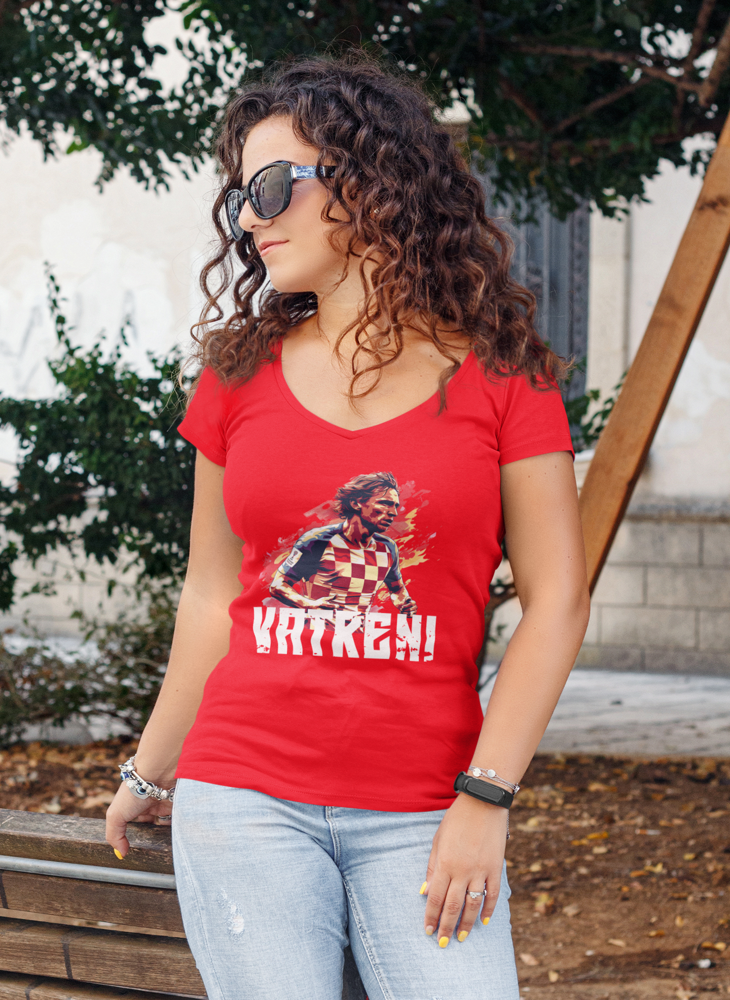 Elegantes "VATRENI" Luka Modric V-Neck T-Shirt für Damen