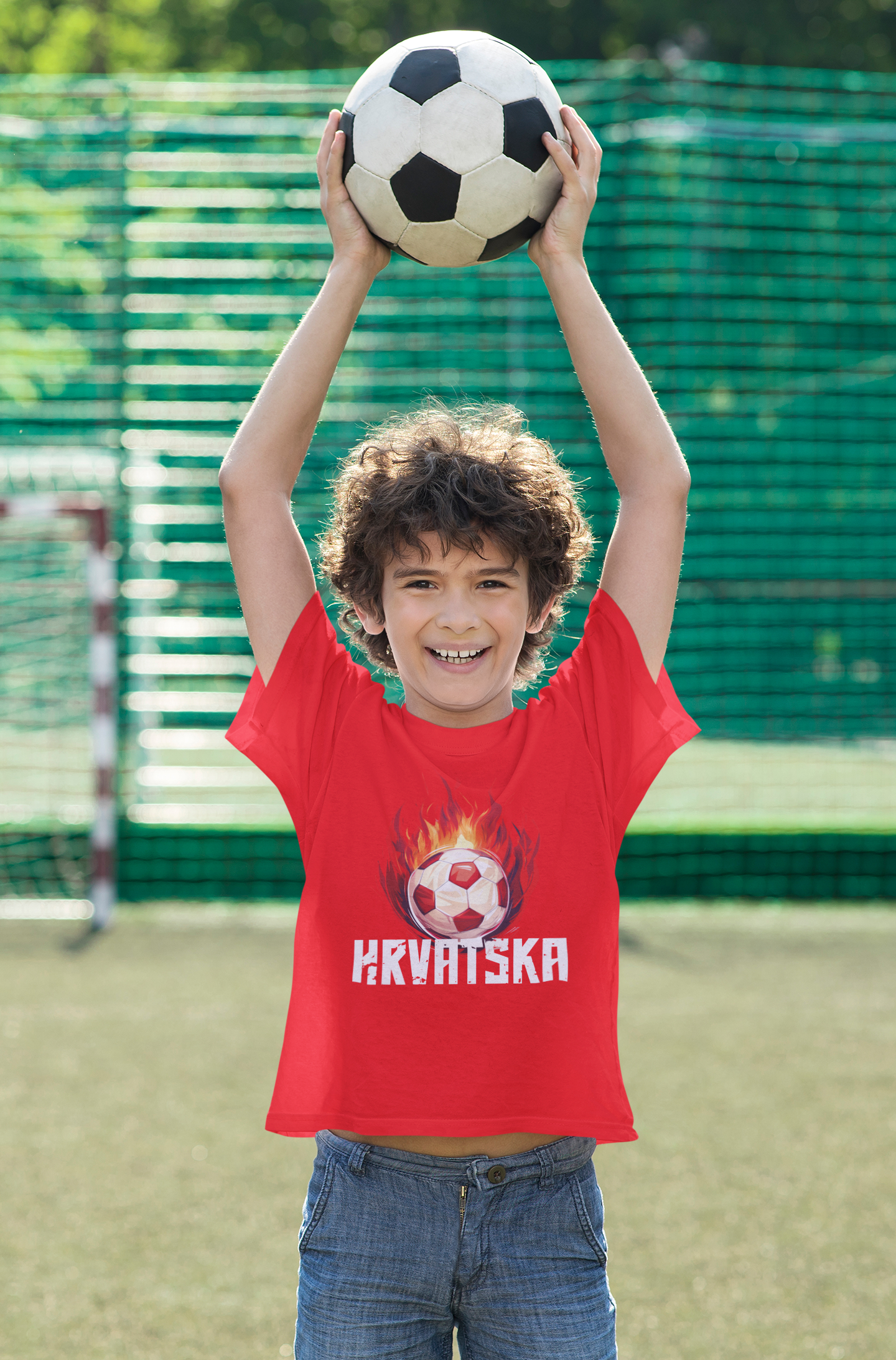 Cooles "HRVATSKA" T-Shirt für Kinder mit brennendem Fußball-Motiv