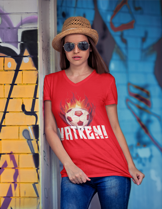Dynamisches "VATRENI" V-Neck T-Shirt für Damen mit brennendem Schachbrett-Fußball